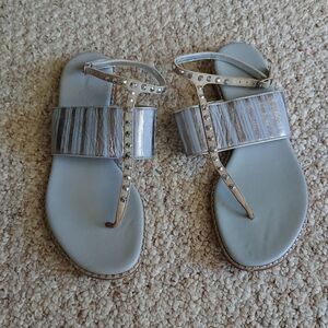 Donald J. Pliner Lacysp gray with metallic silver streaks leather sandals size 9